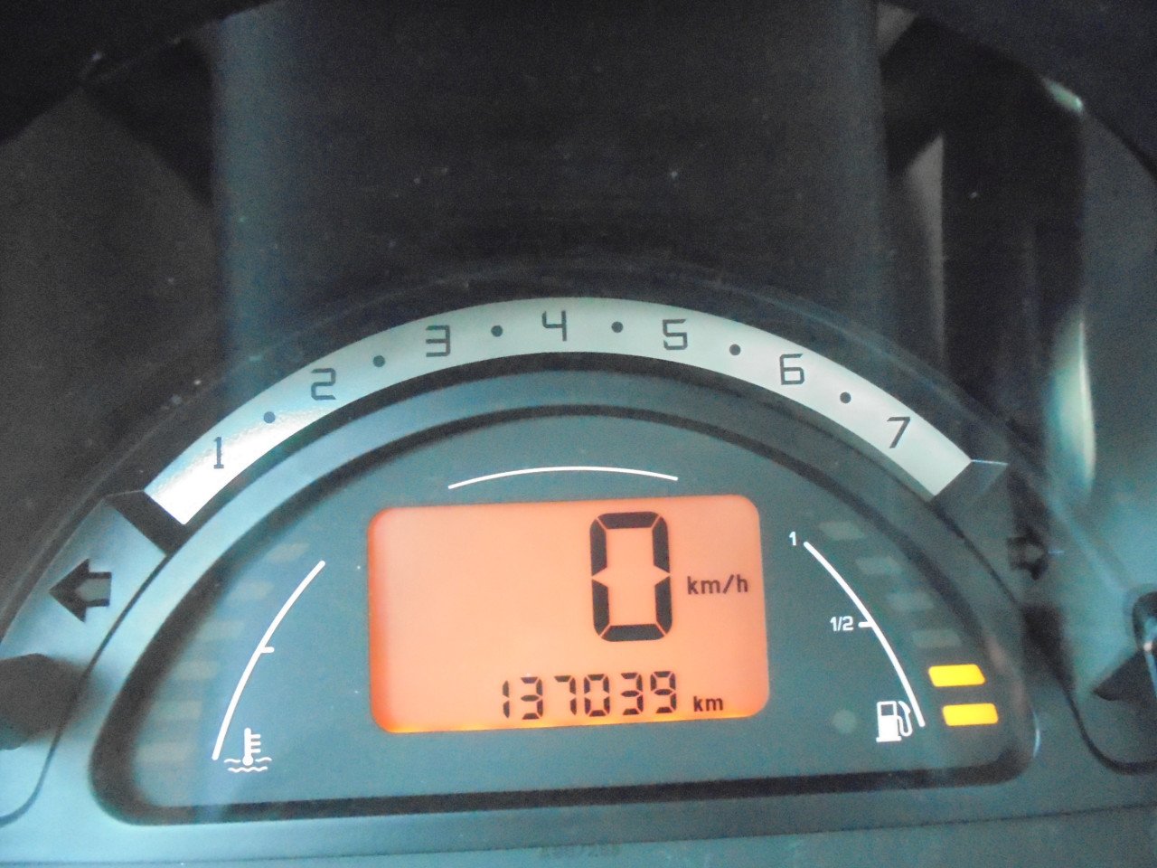 C3  1.4 i  54Kw ( 73 Pk ) Apk.Augustus 2026 Km.stand 137.039 Slechts € 1395