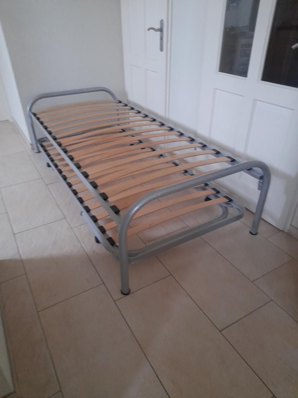 Bed met onderschuif bed  ( in goede staat)