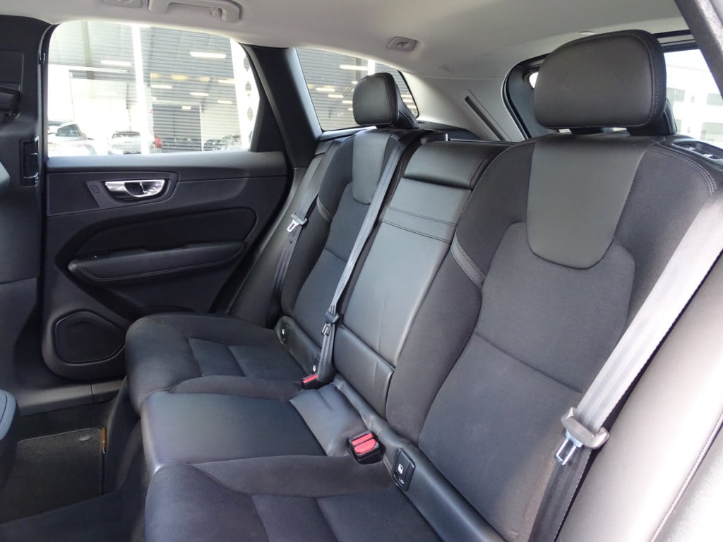 Volvo XC60 2.0 d4 momentum pro | adapt. led | apple carplay/android auto