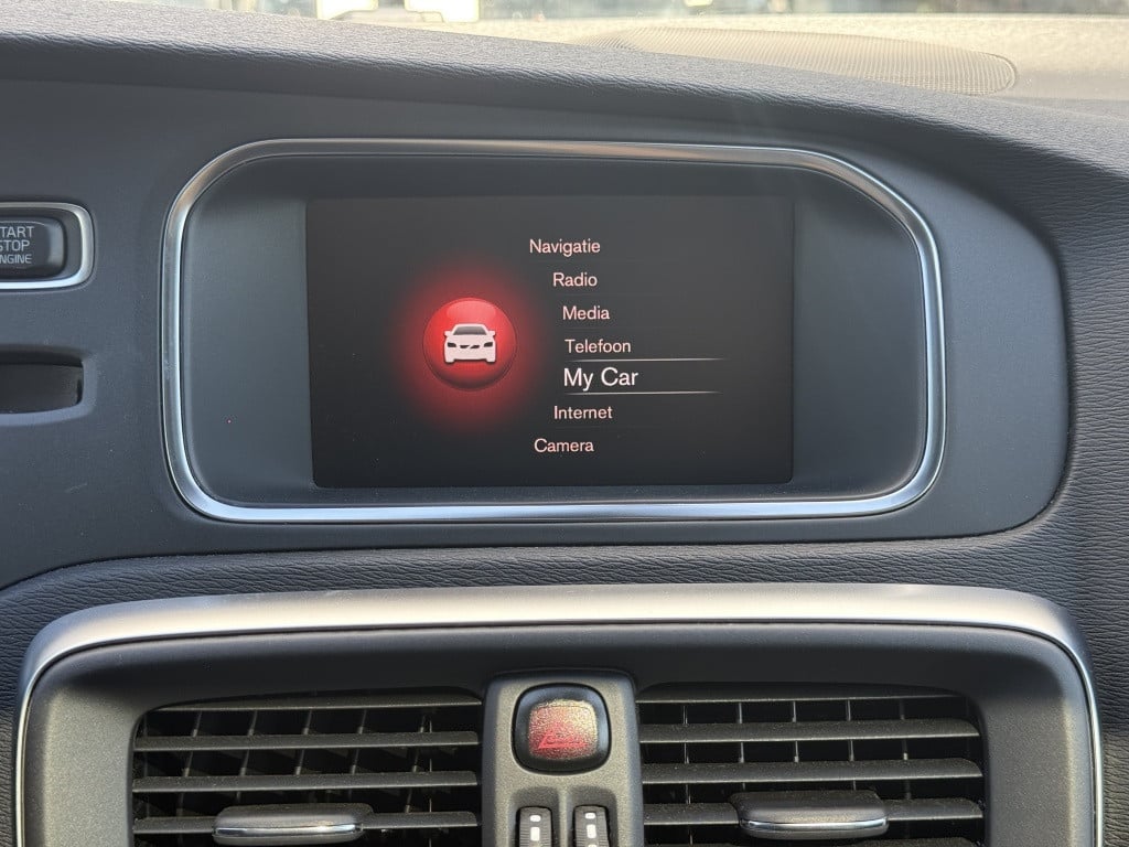 Volvo V40 t3 153pk aut6 polar+ sport| panodak| camera| h&k sound| keyless|