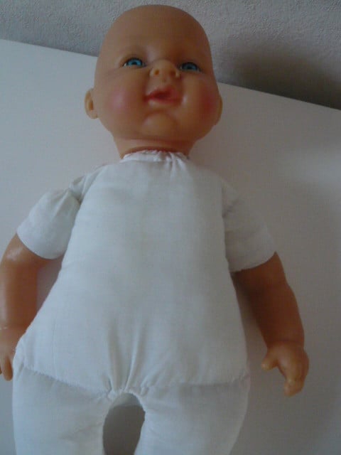 Z.G.A.N. BABYPOP MET ZACHT LIJFJE EN SLAAP OOGJES 42 CM