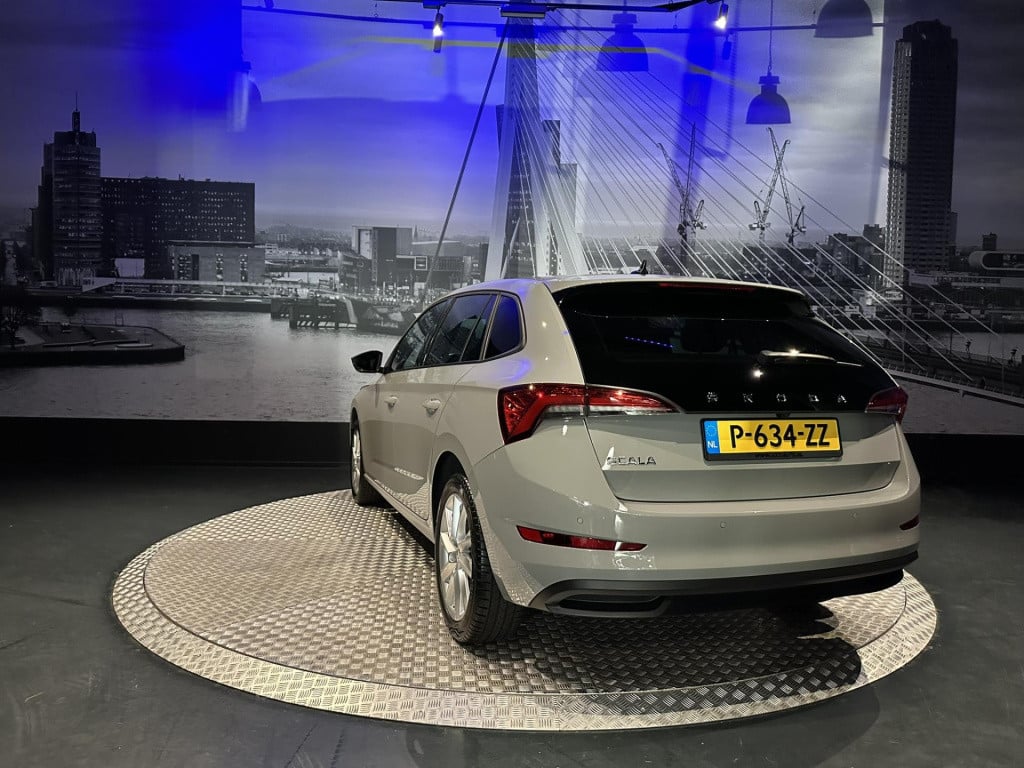 Skoda Scala 1.0 tsi sport business *steelgrey*camera*sportstoelen*led*sunse