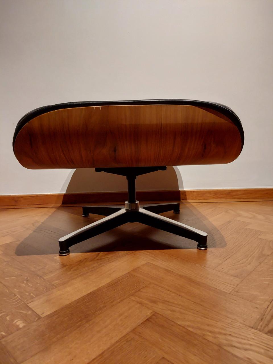 Eames Chaire en Ottoman, het merk is geen vitra