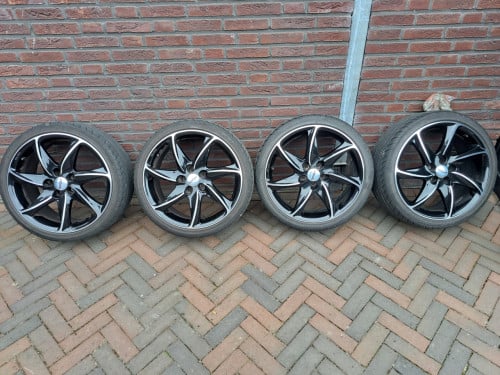 Banden met velgen