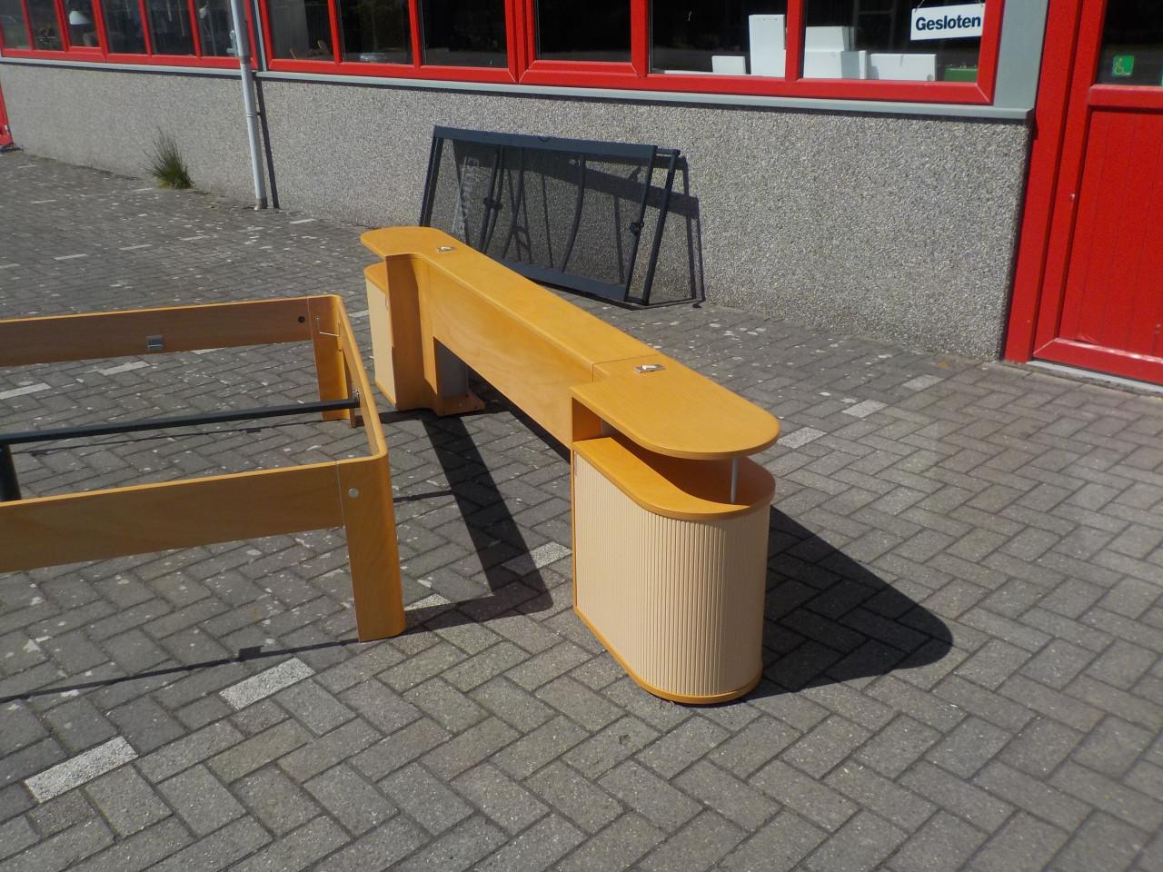 In vrijwel nieuw staat AUPING LEDIKANT + 2 verstelbare spiralen + 2 matrass