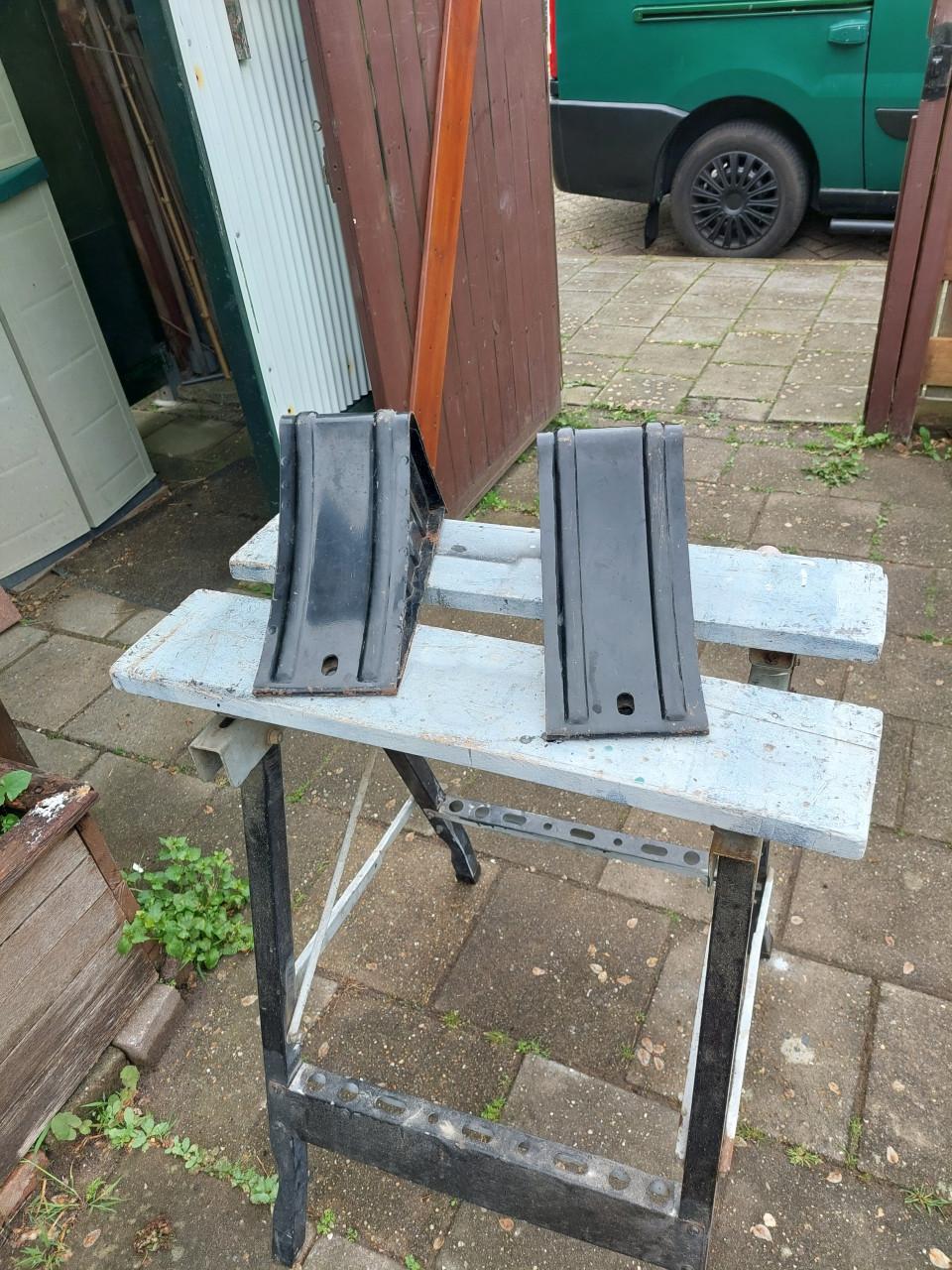 2 metalen keggen