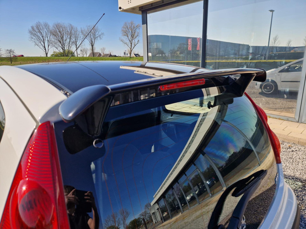 Peugeot 107 1.0-12v xs | airco | achterspoiler | velgen ''15 | toerenteller