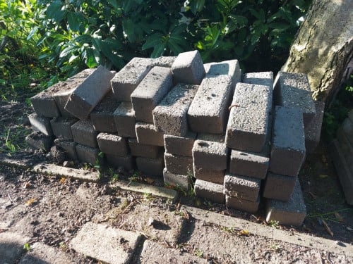 Partij betonklinkers (21 x 10 x 8 cm)