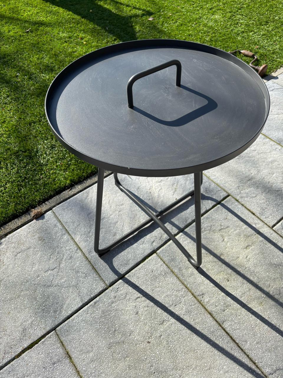 Nieuwe bijzet tafel voor tuin of op de camping..