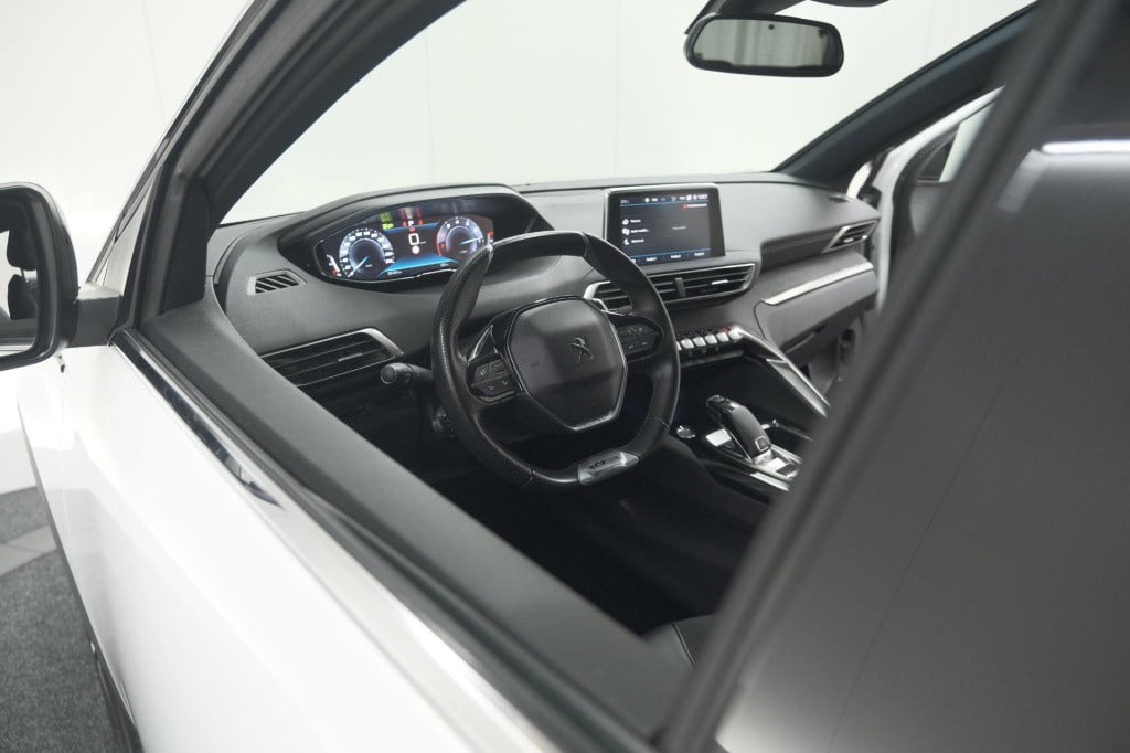 Peugeot 3008 puretech 130 gt-line | camera | dodehoekdetectie | navigatie |