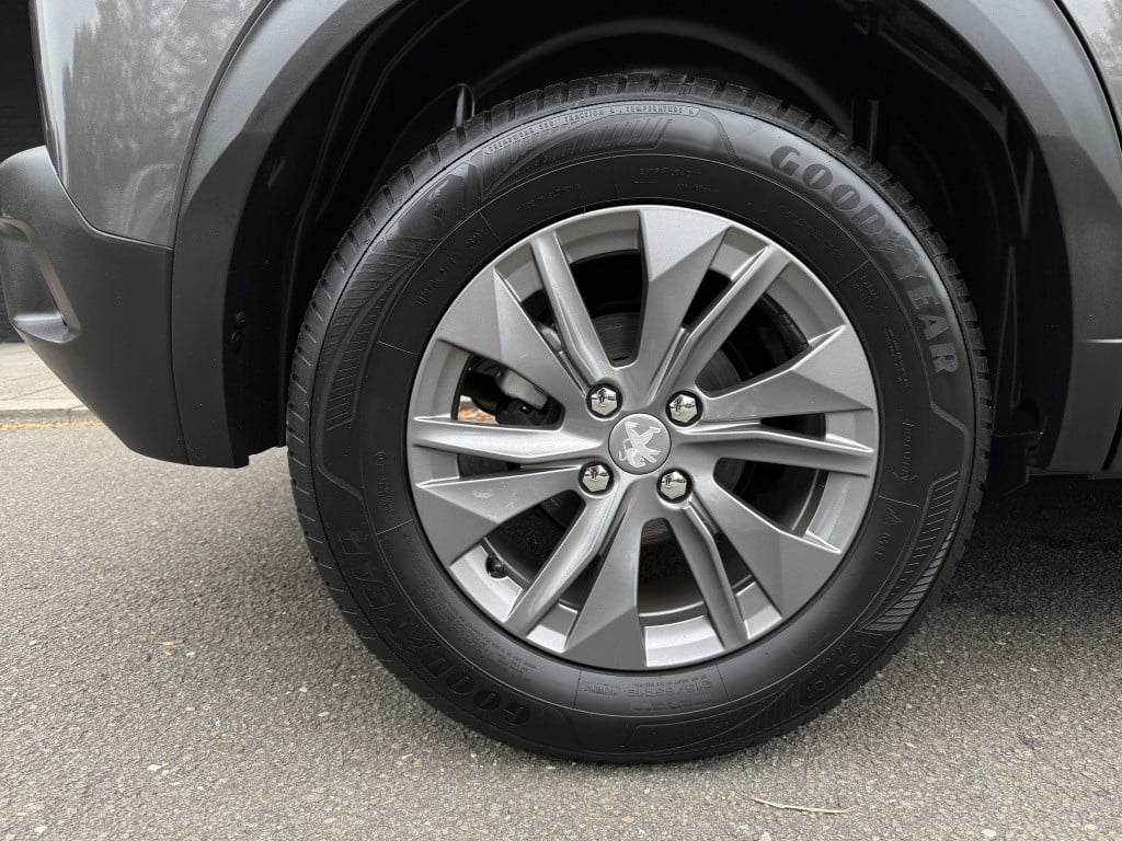 Peugeot 2008 1.2 puretech active // dealeronderhouden //