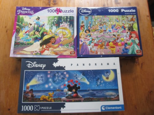 3 Disney puzzels van 1000 stukjes, missen allemaal 1 stukje
