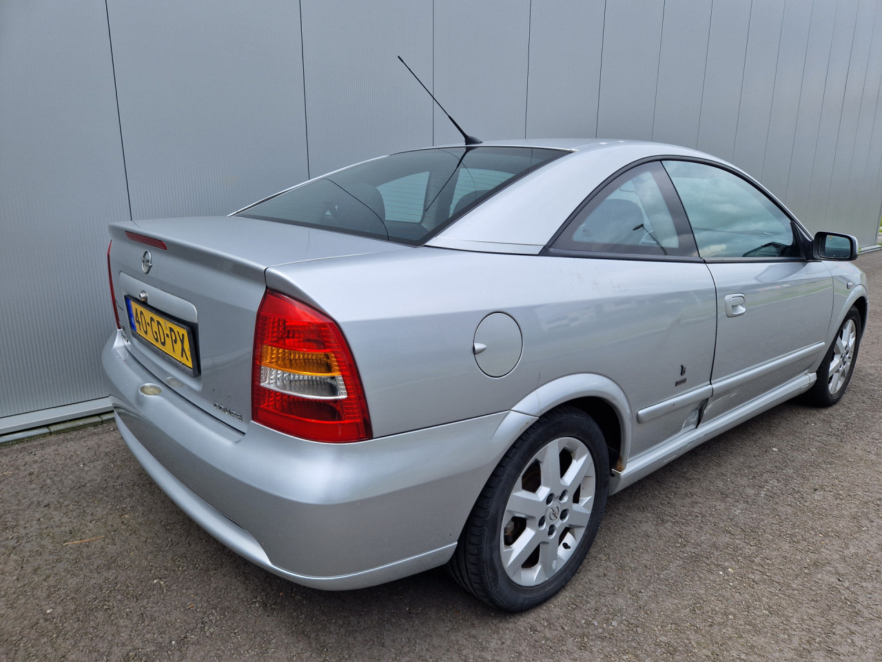 Opel Astra Coupé 2.2-16V