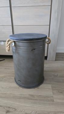 Ton, groen met zwarte deksel