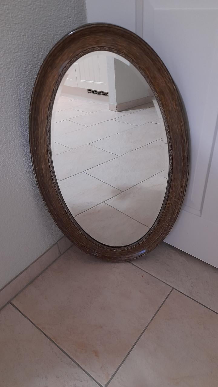 Mooie ovalen vintage spiegel  70 x 41 (in goede nette staat )