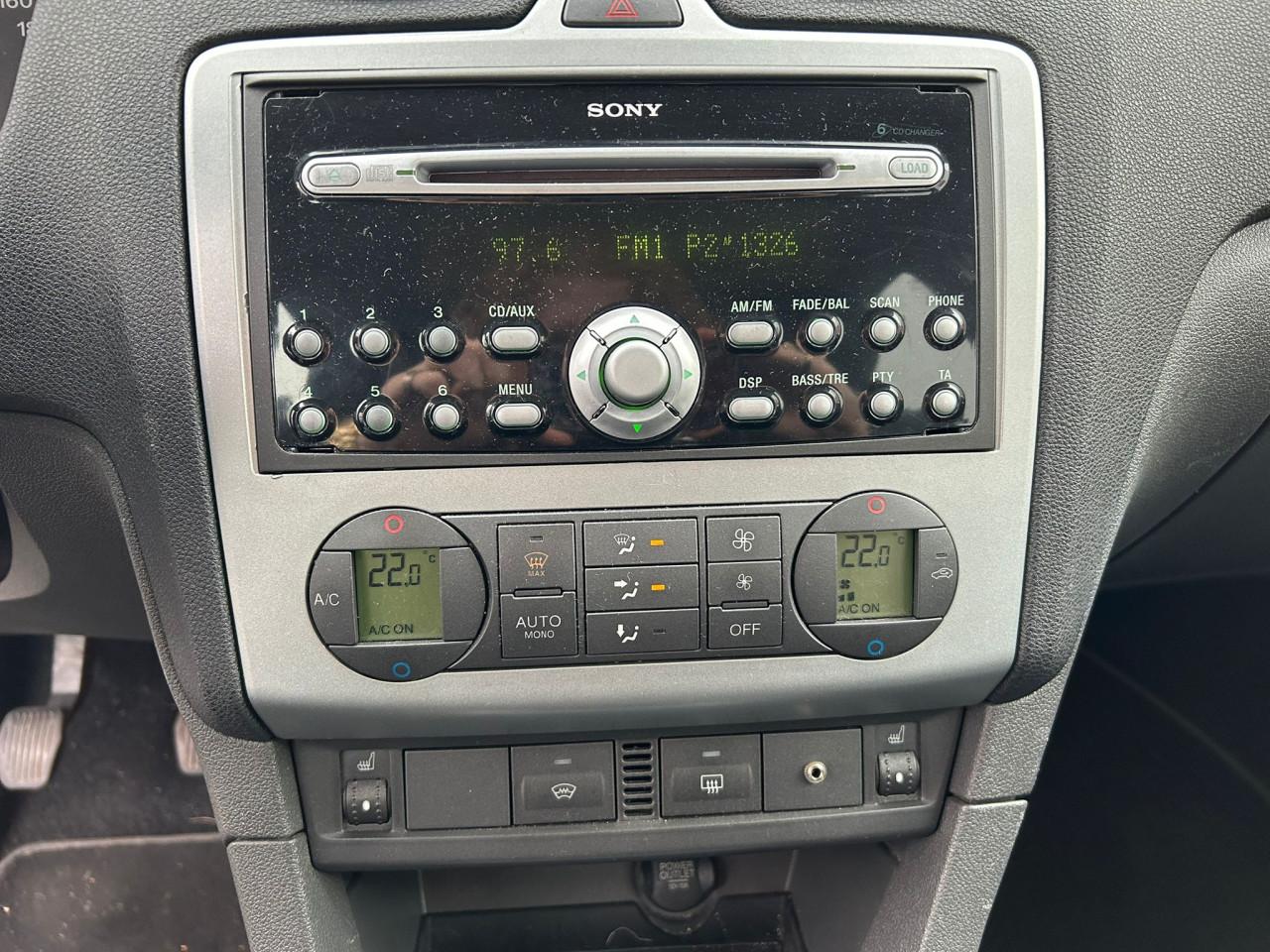 Ford Focus 2.0-16V Ghia FULL OPTION!