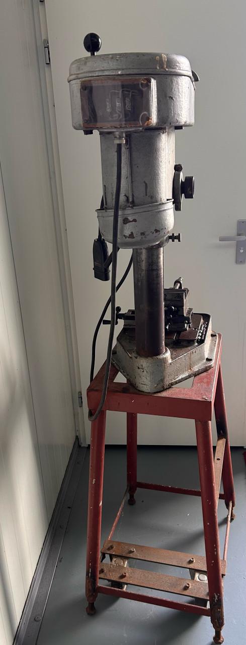 Vintage industriële kolomboormachine EMF Dordt 226 BV 5/4 – werkend