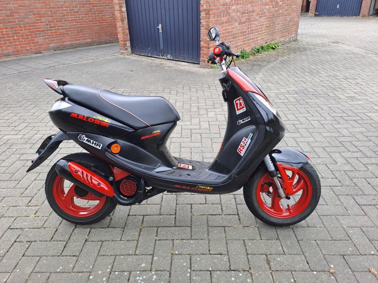 Te koop stoere peugeot vivacity met geel kenteken
