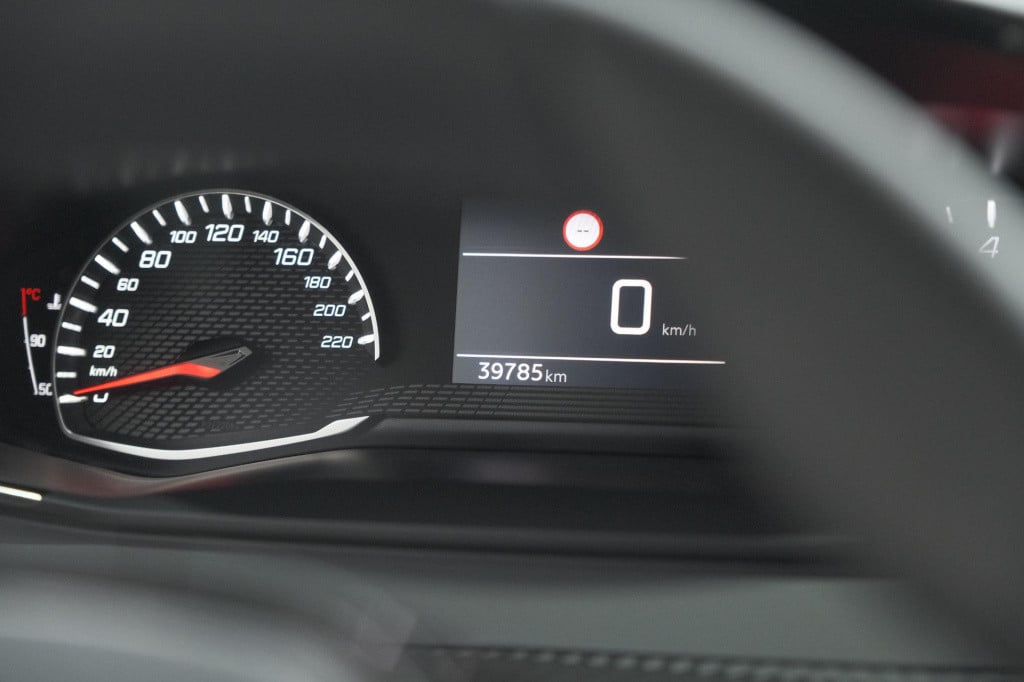 Peugeot 208 puretech 100 allure pack | camera | apple carplay | stoelverwar
