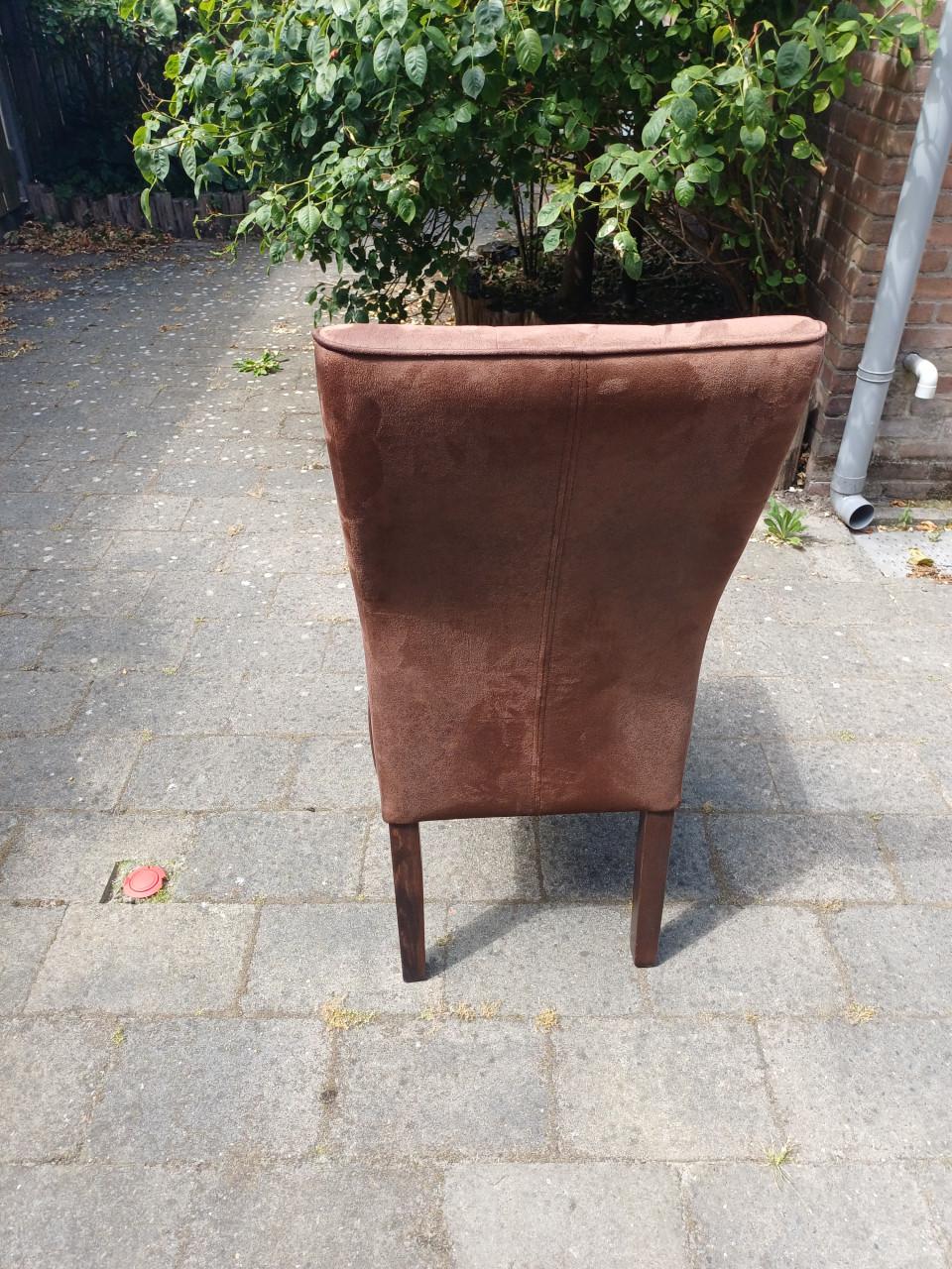 Eikenhouten eettafel en eettafelstoelen