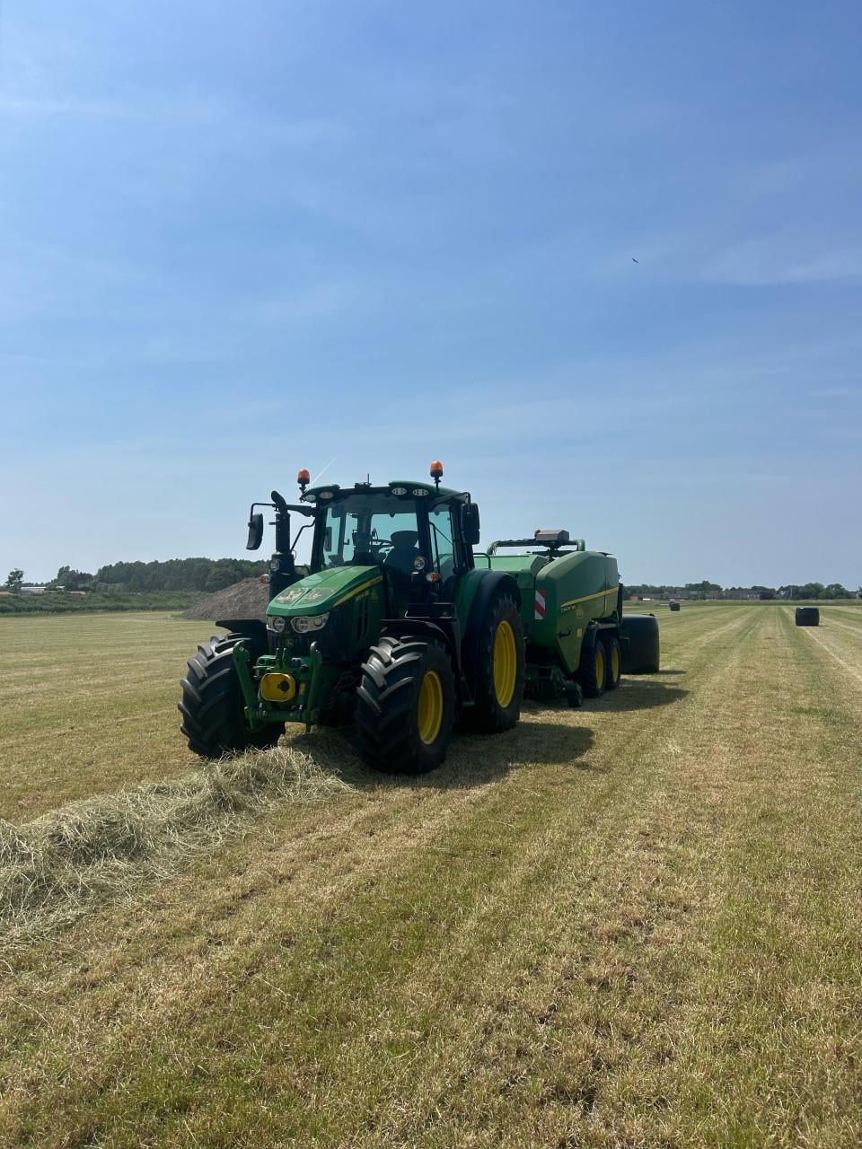 Te koop gevraagd, gras op stam en tarwe stro van land.