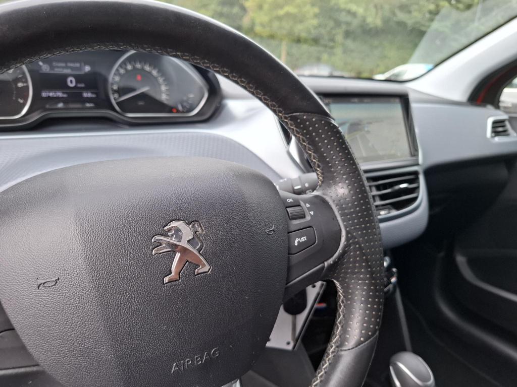 Peugeot 208 110 allure automaat eat6 nav/clima/camv