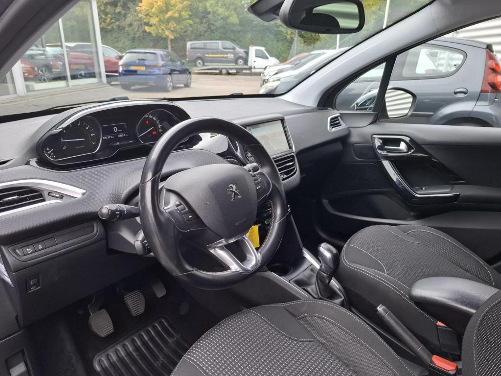 Peugeot 208 1.2 allure nav/clim/lmv/park