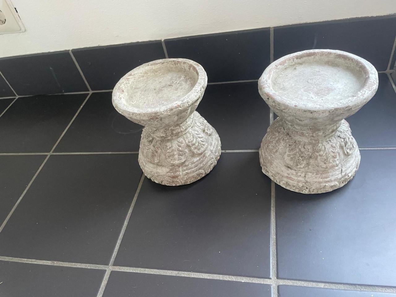 Twee robuuste kandelaars