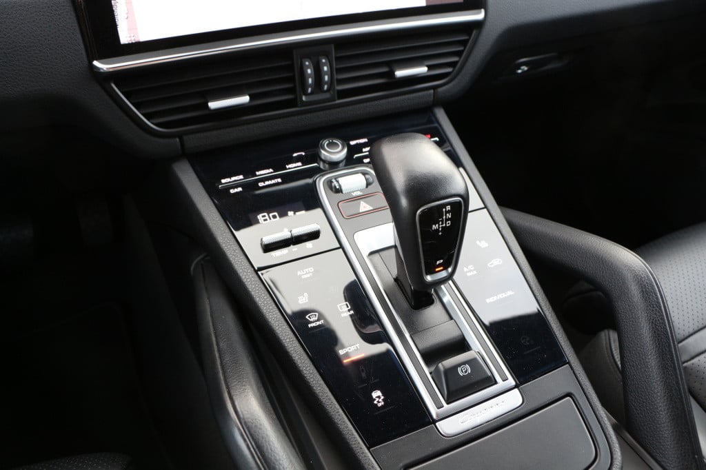 Porsche Cayenne 3.0 340pk trekhaak | all black | 22 inch