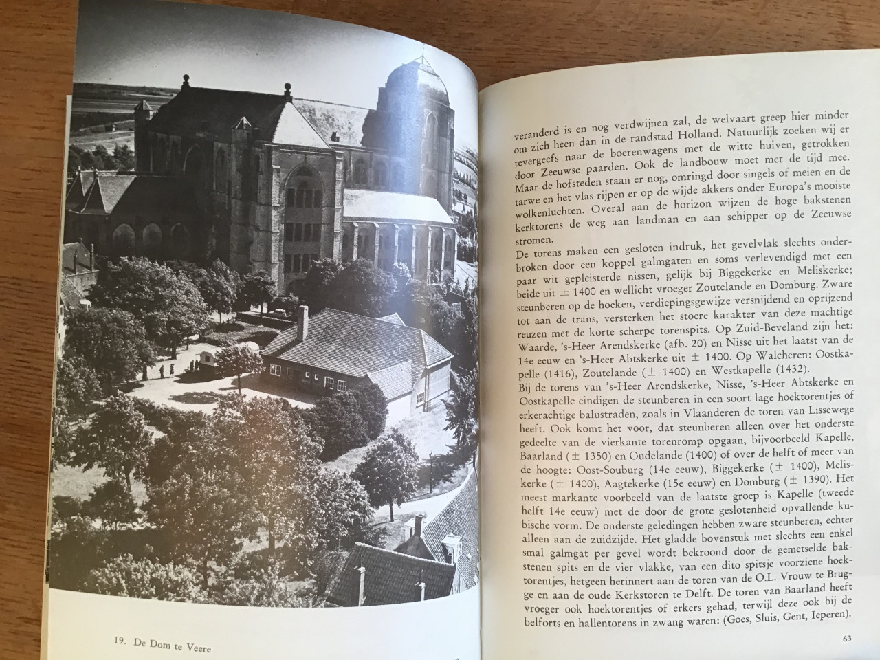 Langs Zeeuwse monumenten - 1971 - veel foto’s - boek