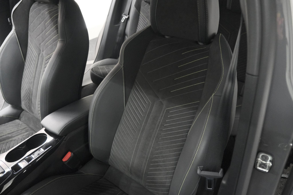 Peugeot 2008 puretech 130 eat8 gt | 360 camera | stoelmassage | adaptieve c