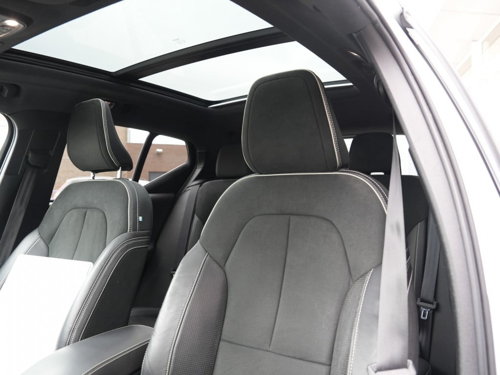Volvo XC40 t4 190pk r-design| panodak| 360camera| 20''inch| navi| 2 zone cl