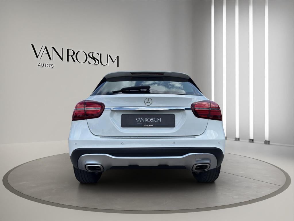 Mercedes-Benz Gla-klasse 180 premium | pano | leder sportstoelen | camera |