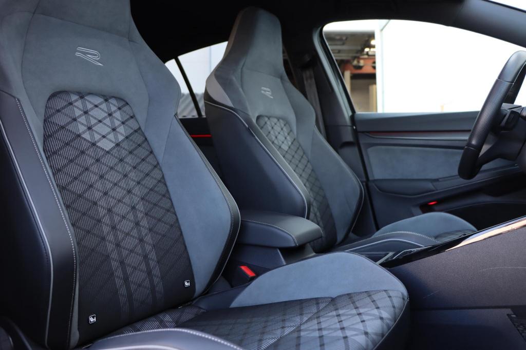 Volkswagen Golf 1.5 etsi r-line 130pk dsg7