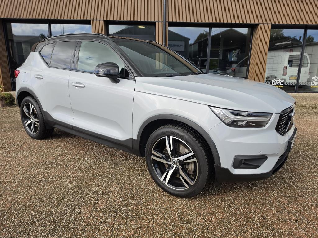 Volvo XC40 r design recharge plug-in hybrid lane assist | trekhaak | camera