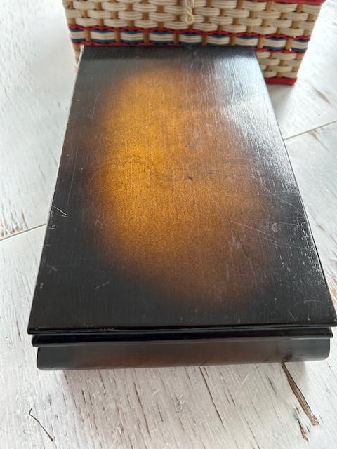 Houten naaidoosje met inhoud