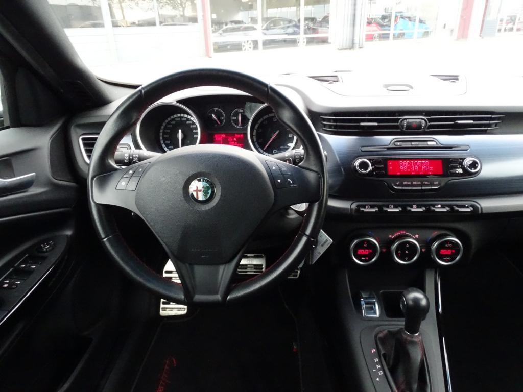 Alfa Romeo Giulietta 1.4 t distinctive 170pk automaat | bluetooth