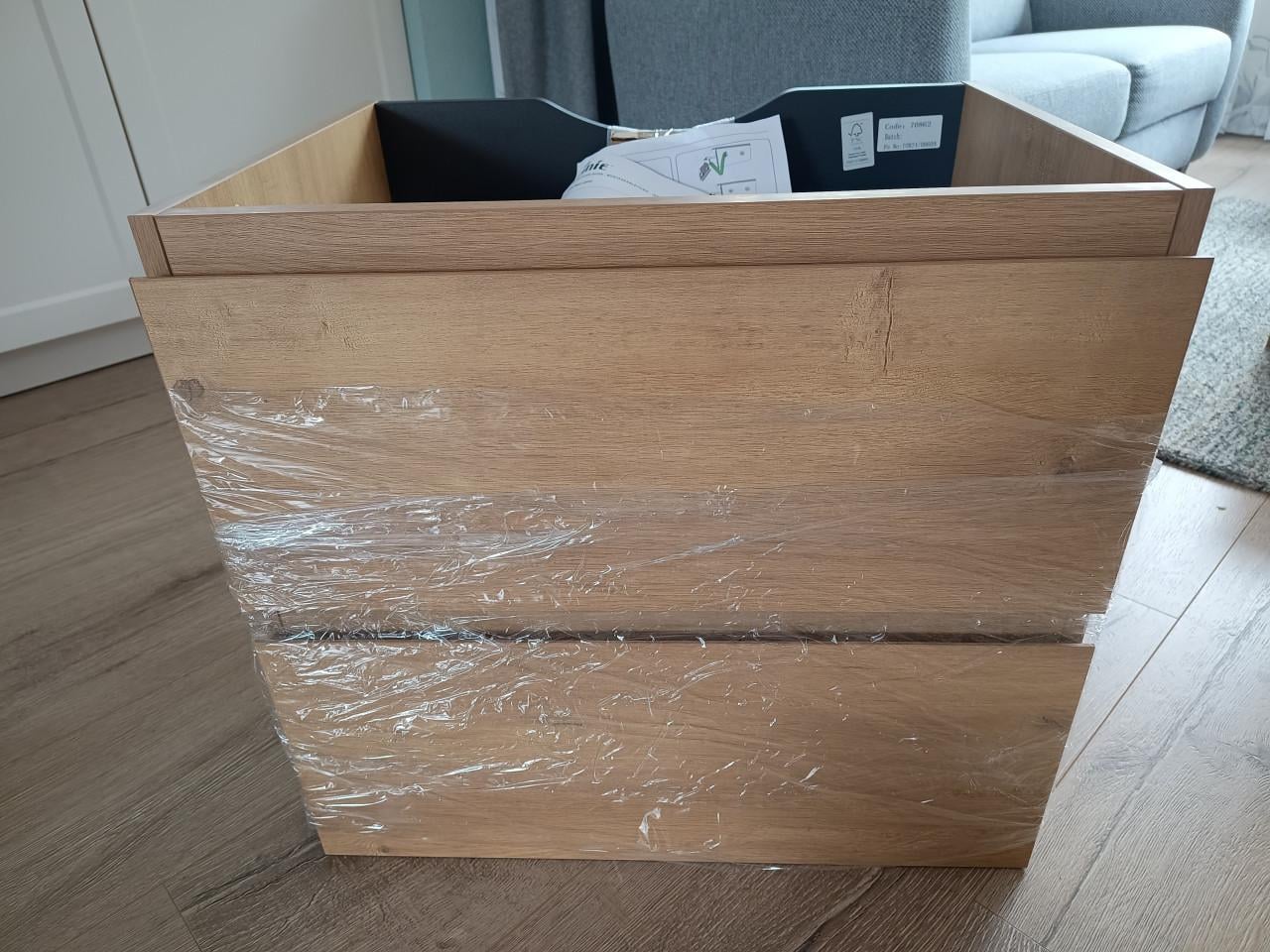 GRATIS: Badkamermeubel (Schade onzichtbaar bij gebruik!)