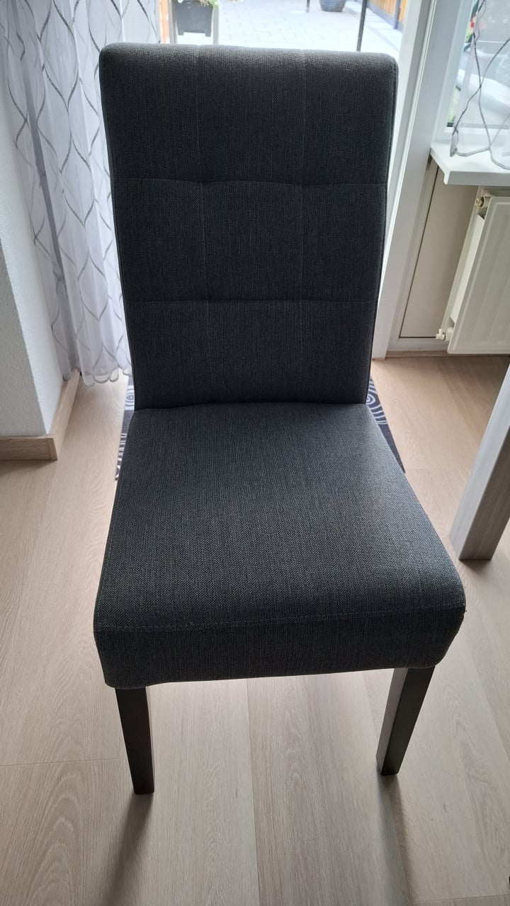 Eetkamertafel en 6 stoelen