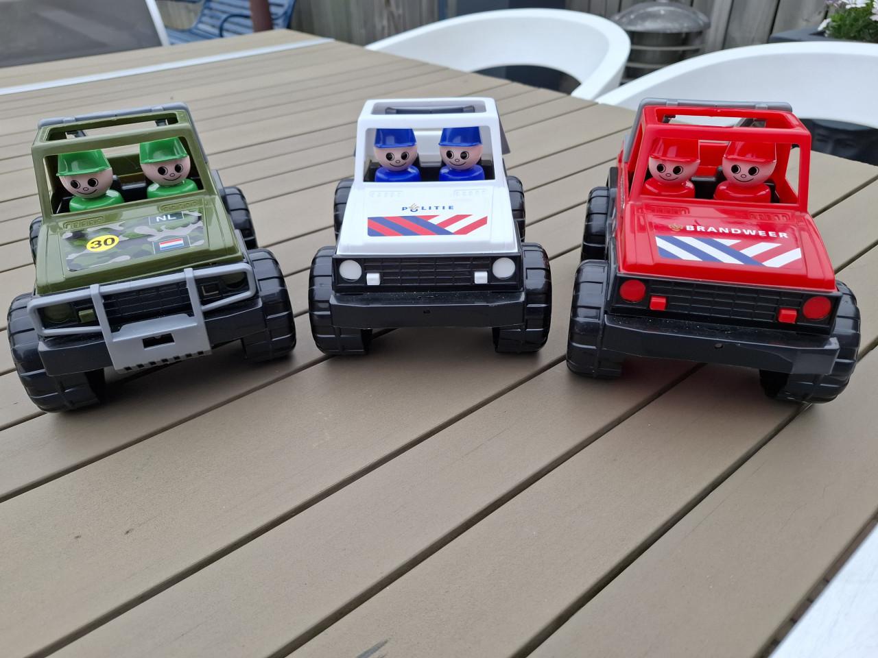 3 nieuwe jeeps, brandweer, politie en leger