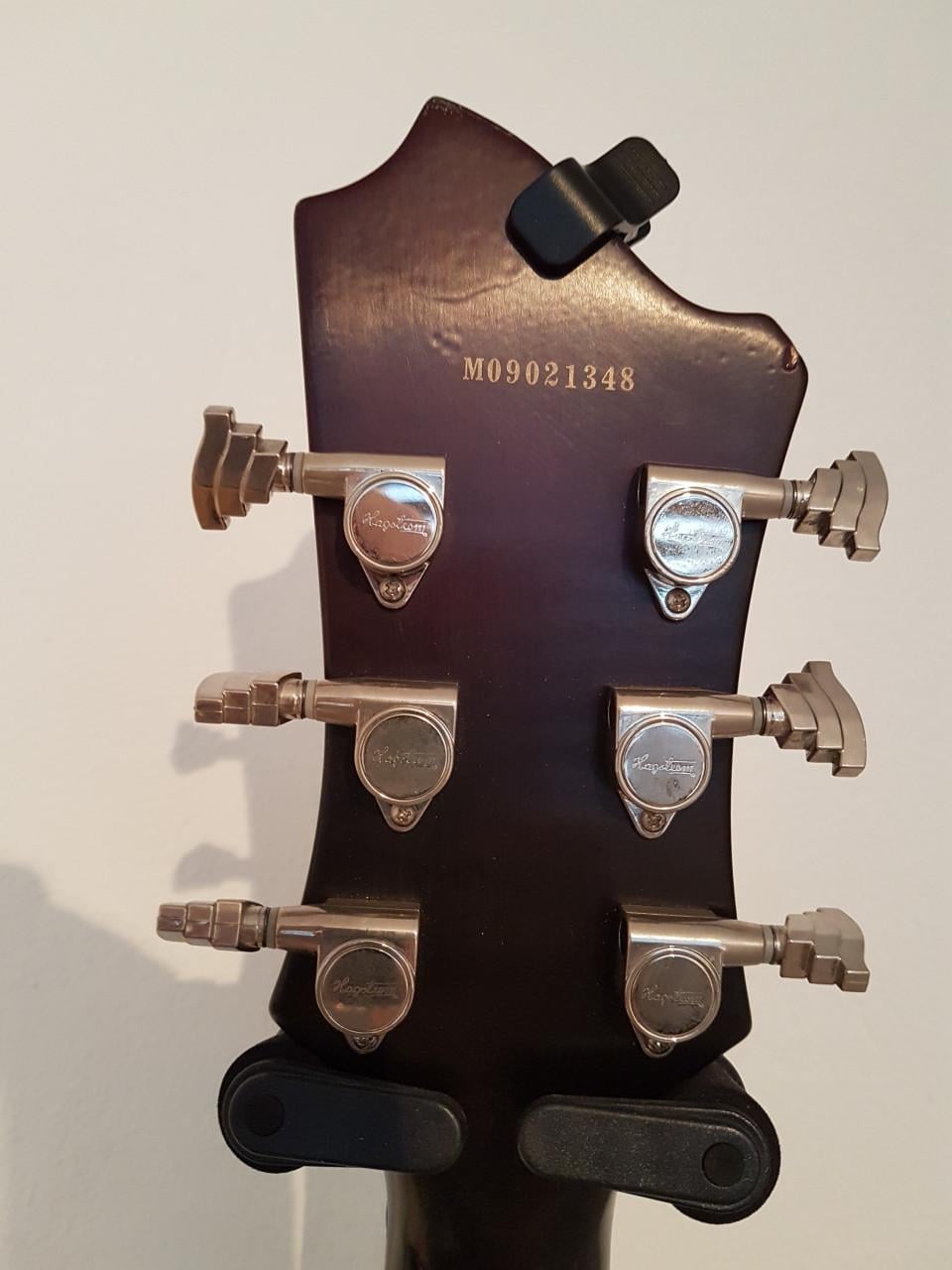 •	Hagstrom Super Sweed Les Paul