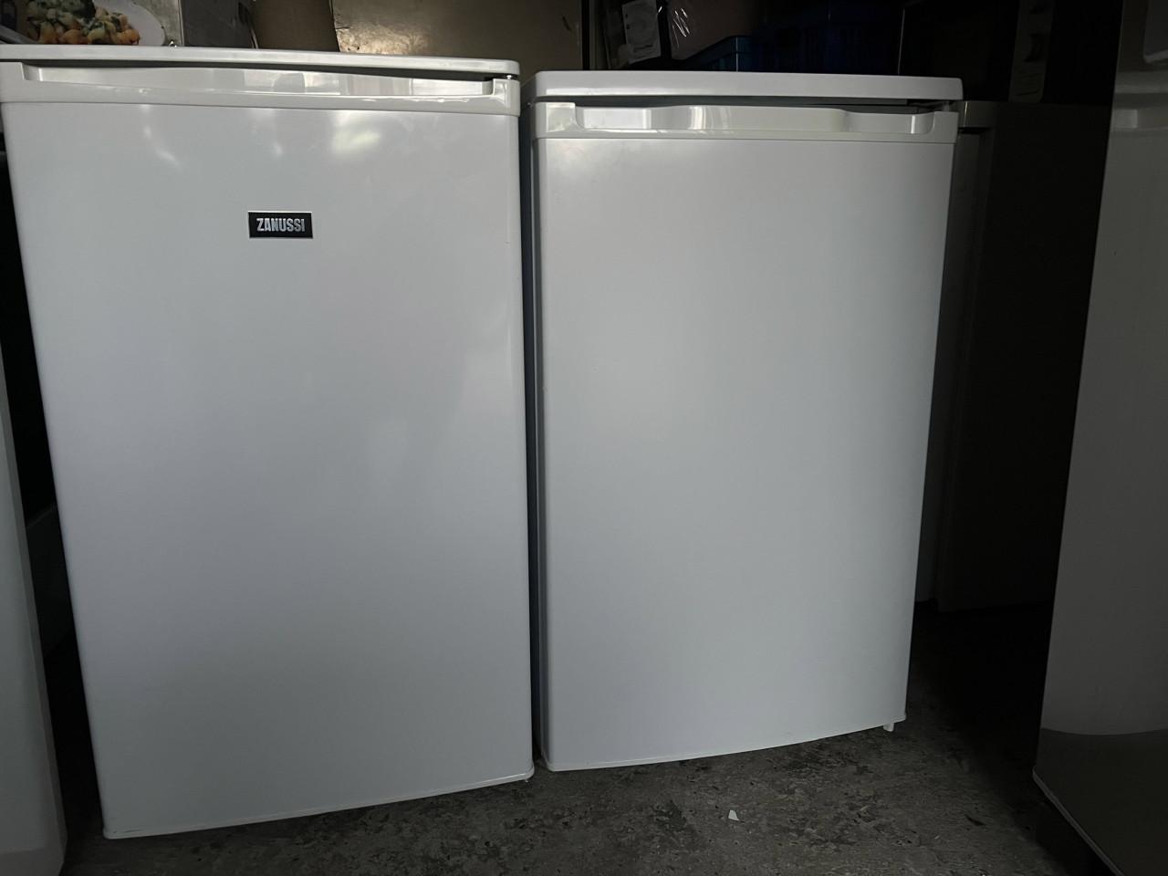 Set Nieuwe tafelmodel/camping Vrieskast en koelkast klasse A+++ 85x50 cm.