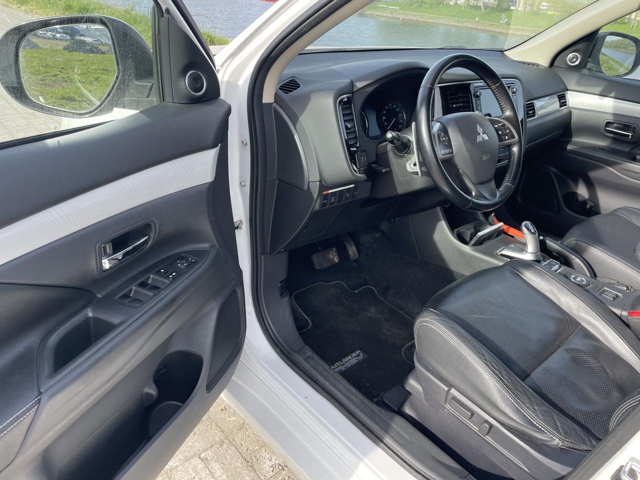 Mitsubishi outlander 2.0 phev instyle plus