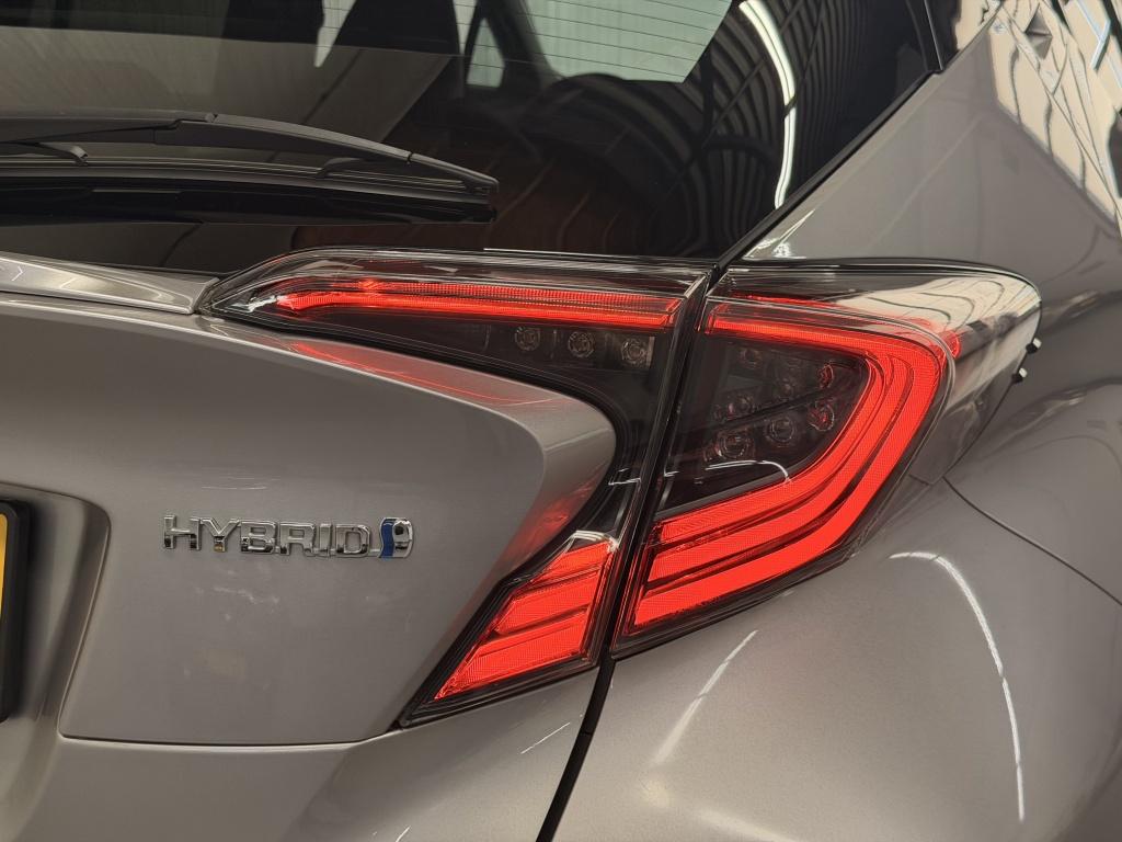 Toyota C-hr 1.8 hybrid bi-tone plus