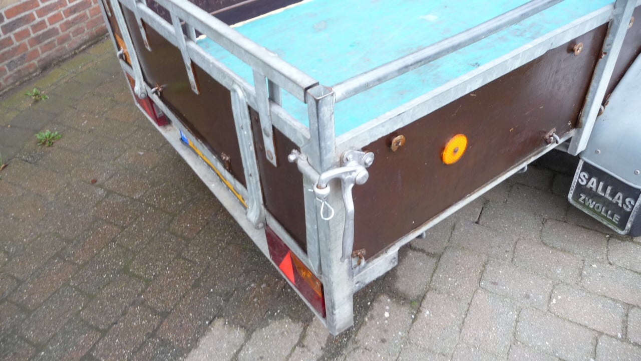 TE KOOP GEREMDE AANHANGER ENKELASSER merk HAPERT met KENTEKEN