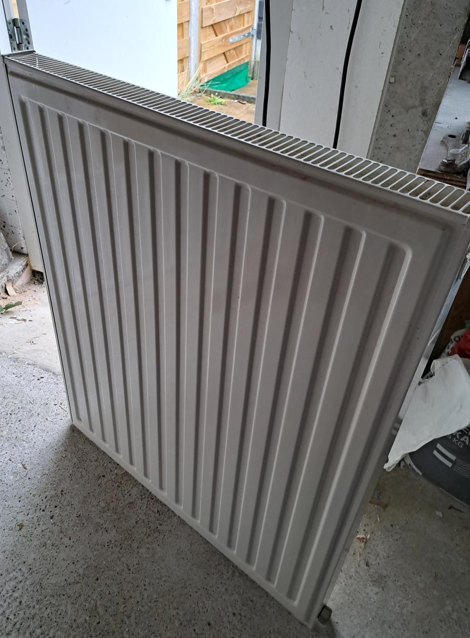 RADSON RADIATOR 75 X 76 H incl ophangbeugels