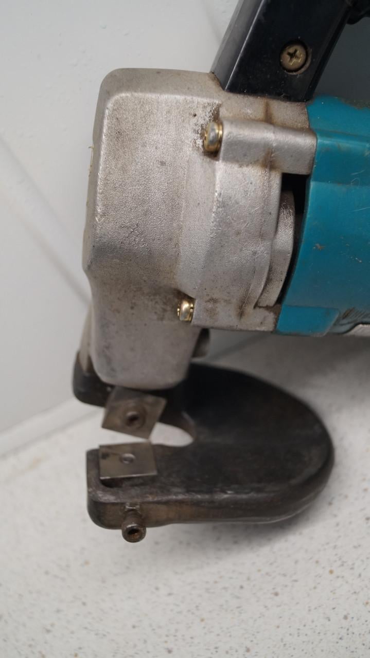 Makita JS3200 plaatstaal knipper.