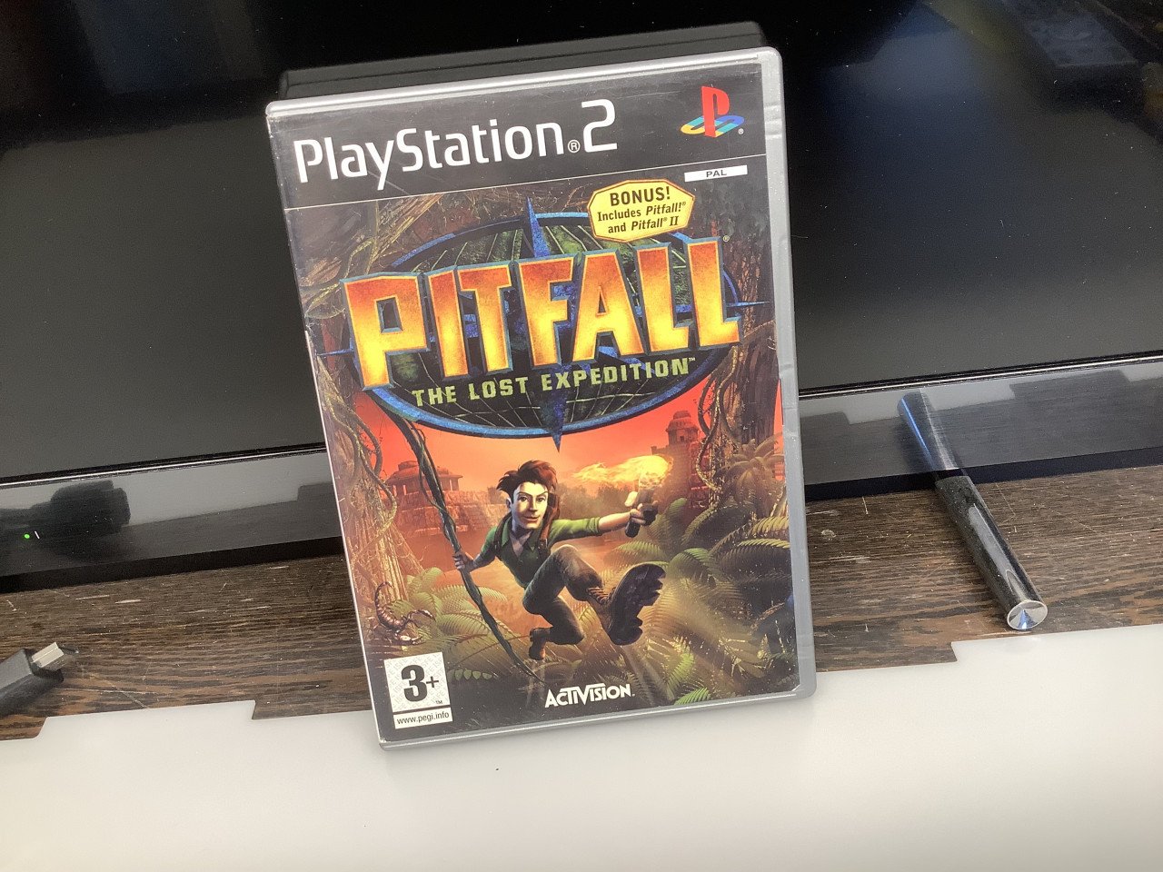 PlayStation 2 met 1 controller en 3 spellen GTA 4 + Pitfall.