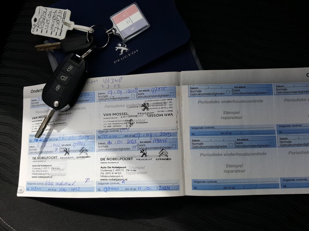 Peugeot 308 sw 1.2 pt-130pk s&s blue l. executive | navigatie | cruise & cl