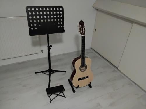 Gitaar met toebehoren
